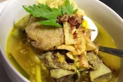 Enaknya Makan Soto Iga Kuah Kuning, Tertarik Untuk Membuatnya?