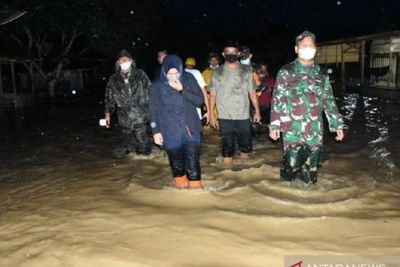 Bareng Kapolda Sumut, Edy Rahmayadi Naik Helikopter Tinjau Banjir Madina