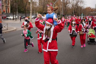 Ribuan Santa Berlari di Madrid, Berikut Foto-fotonya
