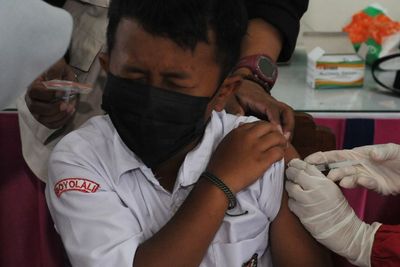 Vaksinasi COVID-19 Siswa SD di Boyolali, Berikut Foto-fotonya