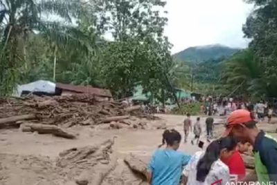 Belasan Rumah dan Puluhan Unit Kendaraan Rusak Parah Akibat Banjir di Tapsel