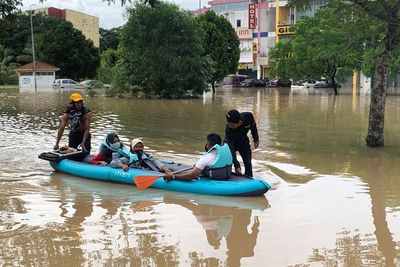 5 Orang Tewas dan 41.000 Lainnya Mengungsi Akibat Banjir di Malaysia, Ini Foto-fotonya