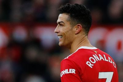 Bantu Korban Letusan Gunung Api di Spanyol, Cristiano Ronaldo Lelang Jersey Portugalnya
