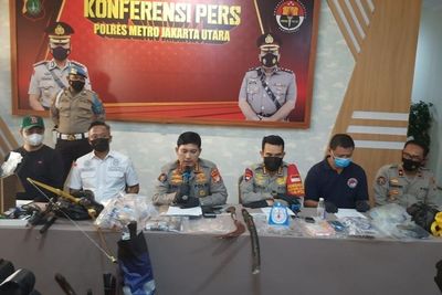 Gerebek Kampung Bahari Jakut Terkait Narkoba, Puluhan Orang Diciduk