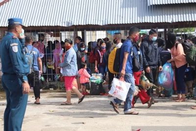Jelang Nataru 2022, Pelabuhan Gunungsitoli Dipenuhi Ribuan Orang