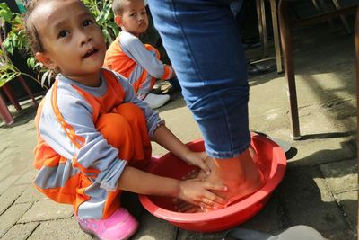 Aksi Membasuh Kaki Ibu di Jombang, Berikut Foto-fotonya