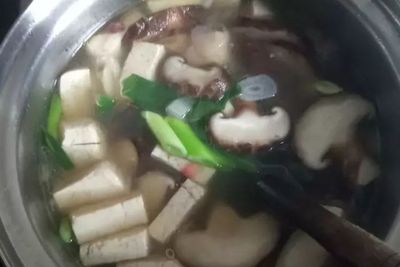 Begini Cara Membuat Sup Ayam Jamur Shitake