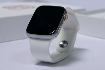 Beli Apple Watch via Online, Aktor Asal Brasil Ini Malah Dikirimin Batu!