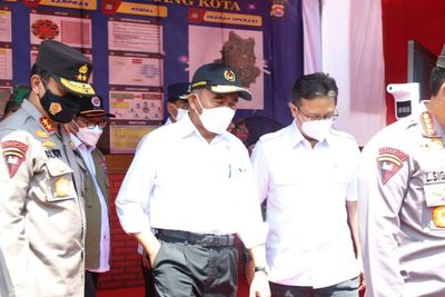 Jelang Libur Nataru, Menko PMK Cek Pos Operasi Lilin 2021