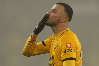 VIDEO: Romain Saiss Mengolok-olok Kondisi Barcelona: Mereka Sudah Habis!