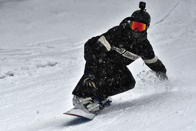 Snowboarding Olahraga Seru Berselancar di Daerah Bersalju, Namun Ekstrim