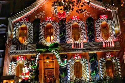Natal Mewah ala Annabel s , Didekor Kayak Rumah Jahe Raksasa!