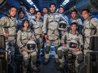 Gong Yoo Utarakan Ingin Membawa Ponsel Jika Dia Dikirim ke Bulan, Kenapa?