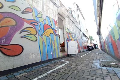 Unik, Kafe Ini Ngumpet di Dalam Gang Sempit
