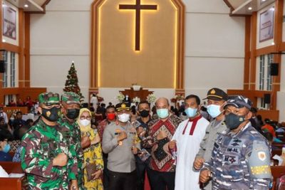 Tinjau Beberapa Gereja, Kapolres Tapteng Pastikan Ibadah Malam Natal Aman dan Kondusif