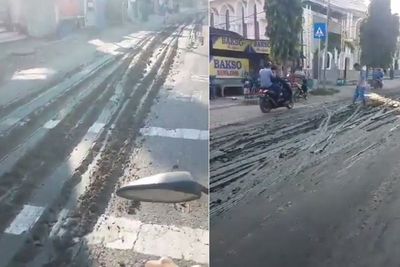 Truk Sedot WC Bocor di Lamongan, Isinya Berserakan di Jalanan