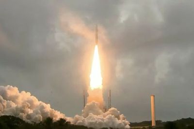 NASA Sukses Luncurkan Teleskop James Webb ke Luar Angkasa, Bakal Teliti Alam Semesta