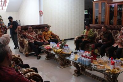 Baskami Menjamu Gubernur dan Wagub dalam Perayaan Natal di Kediamannya