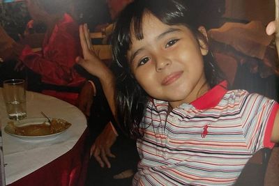 Unggah Foto Kecil Laura, Greta Iren: Masih Gak Rela Adik Aku Udah Gak Ada