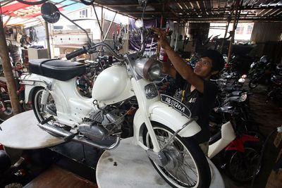 Bisnis Restorasi Motor Antik, Berikut Foto-fotonya