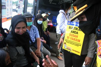 Razia Vaksin Menjelang Tahun Baru di Bogor, Berikut Foto-fotonya