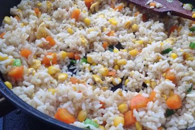 Enaknya Makan Nasi Goreng Hong Kong, Berikut Ini Resep Membuatnya di Rumah