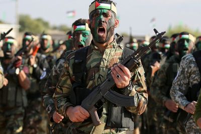 Militan Palestina Melakukan Latihan Militer di Rafah, Berikut Foto-fotonya