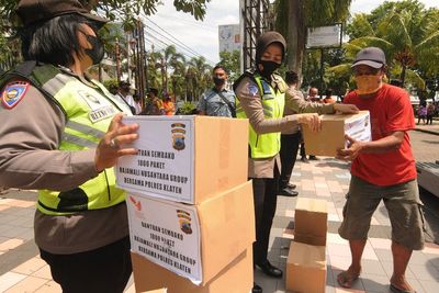 Pembagian Sembako Untuk PKL di Klaten, Berikut Foto-fotonya