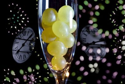 Doce Uvas, Tradisi Makan 12 Anggur Warga Spanyol untuk Menyambut Tahun Baru
