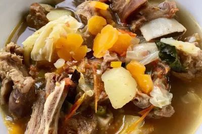 Enaknya Makan Sup Tomat Iga Sapi Sore Ini, Coba Kita Buat Sekarang Yuk