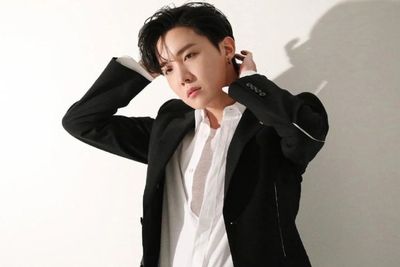 J-Hope BTS Sukses Gelar Konser Solo Akbar di Hari Debut BTS, Semua Member Hadir!