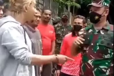 Viral Habib Bahar Cekcok Mulut Didatangi Pria Baju Loreng: Yang Jemput Polisi Bukan Bapak