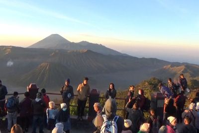 Awal Tahun, Ribuan Wisatawan Padati Kawasan Wisata Bromo
