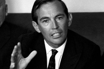 Sosok Christiaan Barnard, Dokter yang Berhasil Gelar Tranplantasi Jantung Pertama di Dunia