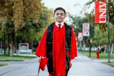 Lulus Sarjana di Usia 15 Tahun, Remaja Ini Jadi Wisudawan Termuda