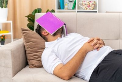 4 Zodiak yang Sangat Suka Tidur Sampai Sering Mengabaikan Aktivitas Lain