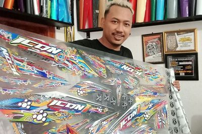 Keren! Mantan Cleaning Service Sukses Bisnis Cutting Sticker sampai Thailand