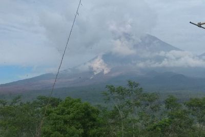 Gunung Semeru Erupsi Kembali, Jarak Luncur Awan Panas Guguran Hingga 5.000 Meter