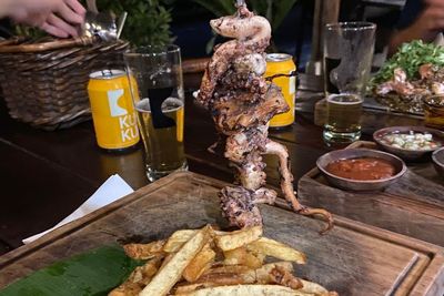Pakai Tusuk Besi, Ini Sate ala Prancis yang Beratnya 1 Kg!