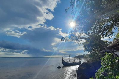 Pantainya Tak Berpasir, Tapi Berbatu Karang Eksotis
