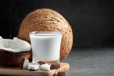 Fakta Tentang Santan Kelapa yang Sering Diklaim Tinggi Kolesterol