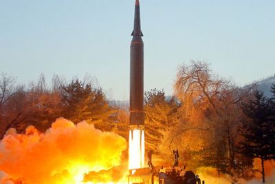 Korea Utara Tembakkan Rudal Hipersonik: Klaim Kena Sasaran Sejauh 700 Km