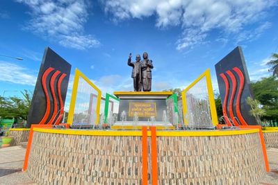 Monumen Cinta Sejati Habibie Ainun Ternoda oleh Sampah