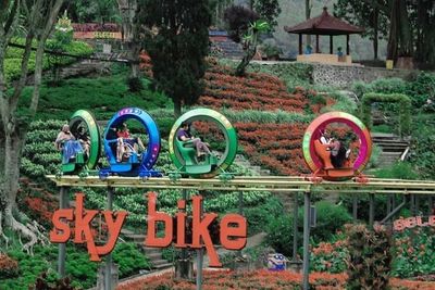 Eksis dari Jaman Belanda, Cobain Renang dan Naik Sky Bike di Selecta!