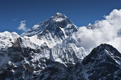 Melihat Gunung Carstensz di Papua, Tempat Pendaki Indonesia Bisa Merasakan Salju