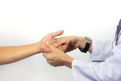 Sering Kebas dan Kesemutan? Waspada Gejala Diabetes!