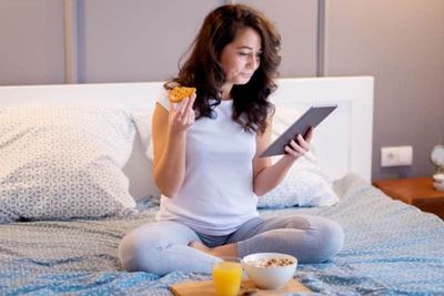 Benarkah Makan Sebelum Tidur dapat Menyebabkan Mimpi Buruk? Berikut Faktanya!