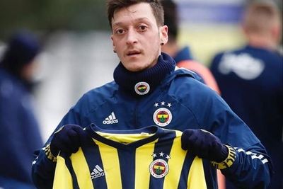 Akun Instagram RANS Entertainment Posting Foto Mesut Ozil, Kode Keras Hijrah ke Liga 1?