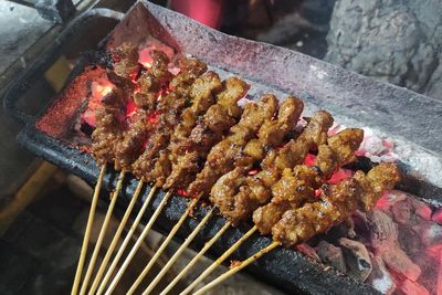 Lezatnya Sate Loso, Ada Sejak 1965 Rasanya Enggak Pernah Berubah!