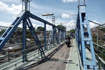 Tak Menakutkan Lagi, Jembatan Shirotol-Mustaqim Kembali Bisa Dilalui